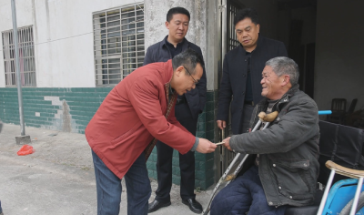 通城县发改局到驻点帮扶村走访慰问困难群众