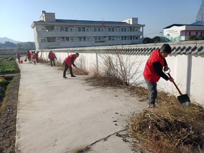 通城县四庄乡开展“文明实践日，新春大扫除”志愿服务活动