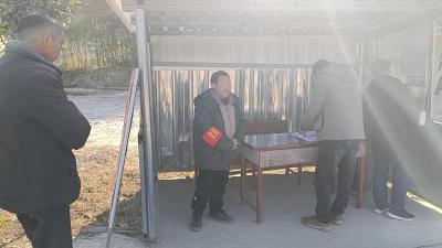 通城县沙堆镇罗塘村：紫鸡岩防火执勤卡点巡查不松懈，筑牢森林“防火墙”