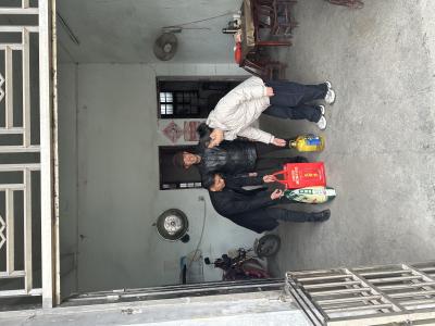 通城县石南镇春节前夕关怀慰问弱势群体