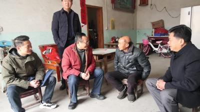 视频-通城县发改局到驻点帮扶村走访慰问困难群众