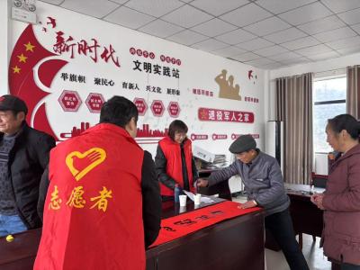 通城县沙堆镇大柱山村：撰联送福 文明迎春