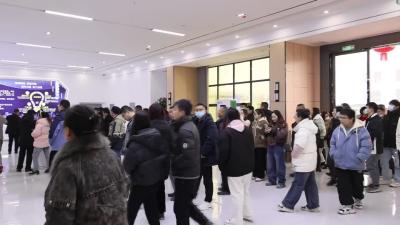 视频-通城：组织返乡人员走进企业 鼓励在“家门口”就业创业 