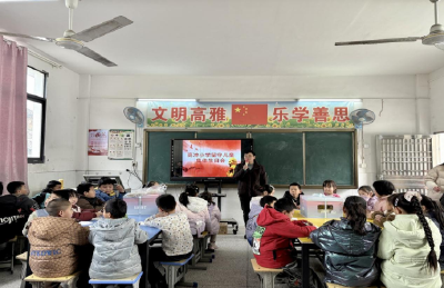 通城县关刀镇高冲小学举办秋季留守儿童集体生日会