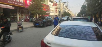 通城县沙堆镇：严抓街道车辆秩序，守护出行平安