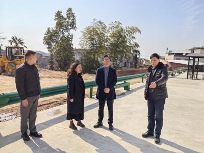 中交二航局党委副书记、工会主席张文胜一行来通城开展走访慰问活动