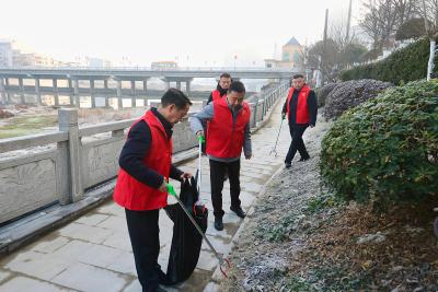 通城县水利和湖泊局开展“迎新年”志愿洁河行动