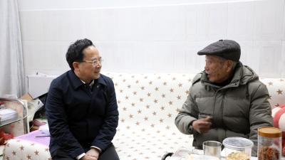 黄建平走访看望县级老同志