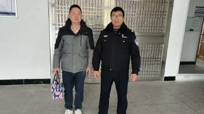 【我为群众办实事】点赞！老人手提包丢失，民警“包”找回