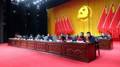 通城：10位企业家应邀坐上主席台 树立尊商重商爱商导向