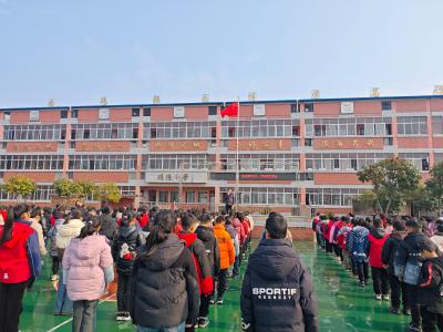通城县麦市镇陈塅完小开展“开学第一课”系列活动