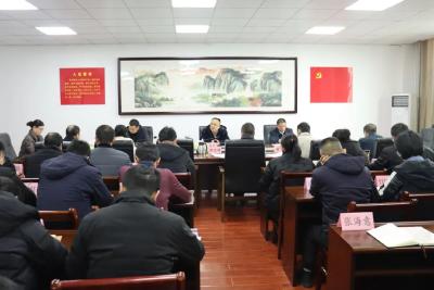 县纪委监委2025年第2次理论学习中心组集中（扩大）学习会议召开