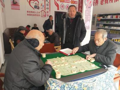 通城县沙堆镇九井社区：日间照料中心里的“棋”乐融融