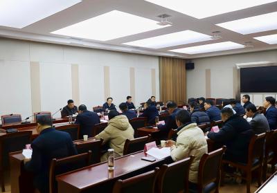 黄建平主持召开县委常委会2025年第5次会议 进一步营造风清气正的良好政治生态 提升优化营商环境工作的针对性和实效性 