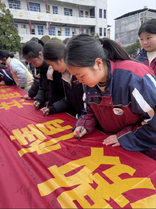 点燃读书激情 共建书香校园 通城县关刀镇关刀中学举行读书节启动仪式