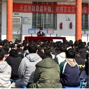 通城县四庄初中举行中考百日誓师大会