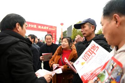 通城人社局：精细服务搭好稳岗就业台