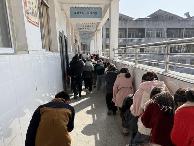 通城县沙堆中心完小：安全演练，‘火’速行动”