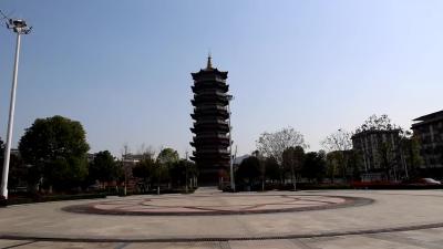 视频-通城县城管执法局：提升公园广场管理质量 打造舒适宜人休闲环境 