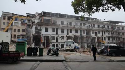 视频-通城县老供销宿舍楼被拆除 