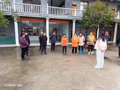 通城县石南镇：持续开展人居环境卫生清理整治行动