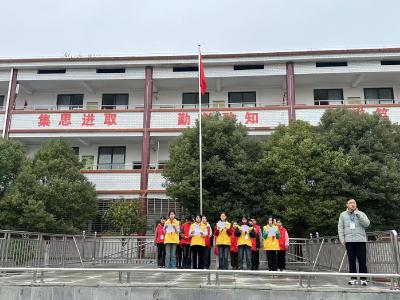 通城县大坪乡水口学校举行学生会宣誓活动