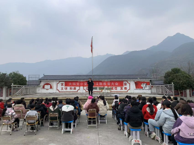 通城县塘湖镇：法治护航成长，共筑平安校园