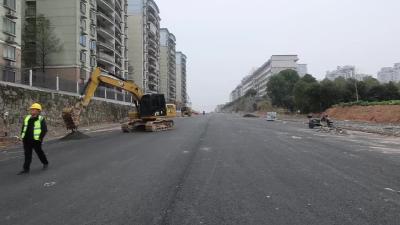 视频-【部门巡礼·城发篇④】通城经济开发区路网工程三赢兴路预计5月底竣工通车 