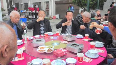 通城县塘湖镇：党建引领聚民心 敬老爱老传温情