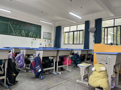 通城县马港中心完小开展地震演练活动