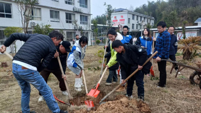 通城：中交二航局引青济隽项目部与四庄中学共植希望之林，践行绿色发展理念