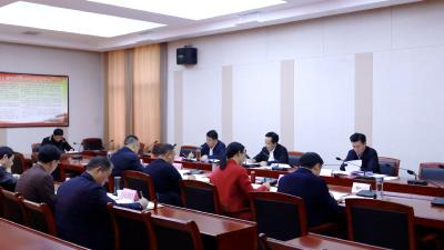 黄建平主持召开县委常委会2025年第7次会议
