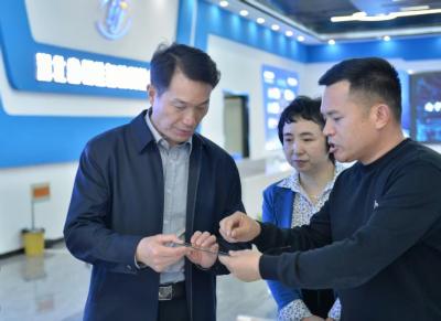徐小兵到通城调研文化产业工作时要求 持续加强招引培育 科技驱动产业升级