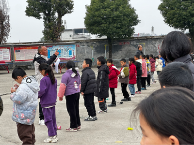 通城县四庄乡中心完小：珍爱生命 快乐成长