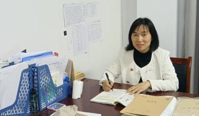 通城县城关中学优秀班主任徐艳宇赴塘湖中学交流，助力教育提升