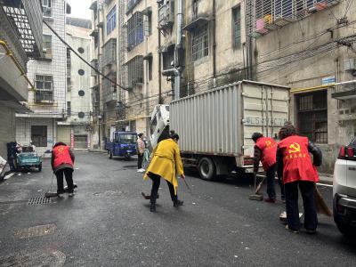 通城县隽水镇银城社区：党建引领聚合力 环境共治美家园