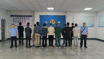 家中密设赌博窝点，当场抓获18人！