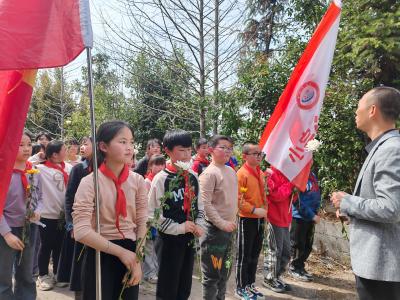 通城县沙堆中心完小开展“我们的节日·清明”主题文明实践活动