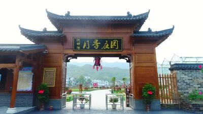 视频-【“五一”游通城】五一假期去哪玩？就去通城麦市月季庄园