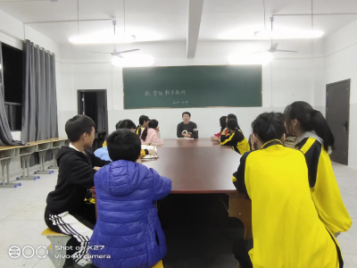 尚德励行，以爱育人的好“汤哥”
