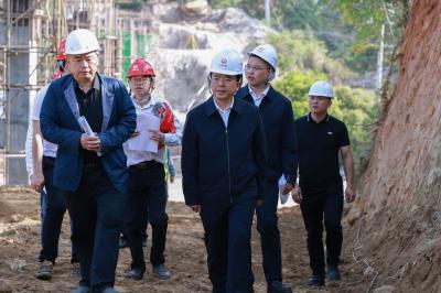 黄建平在调研重点项目建设工作时强调：坚定不移大抓项目抓大项目 将重点项目转化为实实在在的发展成果