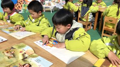 通城县麦市镇中心幼儿园：四月春风暖，阅读正当时