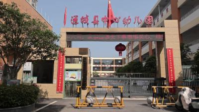视频-通城县大风车幼儿园：《奇妙科学乐园》燃动春日 百名萌娃化身“空气探险家” 