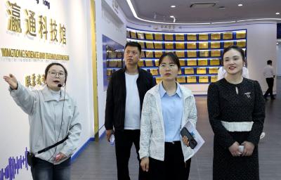 新疆温泉县委宣传部调研组来通城调研文化产业和媒体融合工作