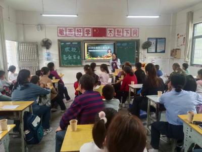 通城县大坪乡长垅小学召开2025学年度春季学期家长会：家校携手，共护成长