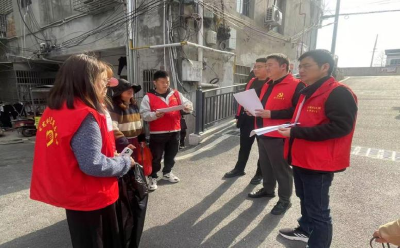 通城县隽水镇古龙社区：清理白色垃圾、扮靓美丽家园