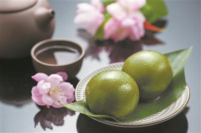 狂吃青团竟吃出急性胰腺炎？医生提醒：腹痛可能是暴饮暴食导致