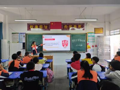 通城县马港镇中心完小：童心系家国 国安护成长