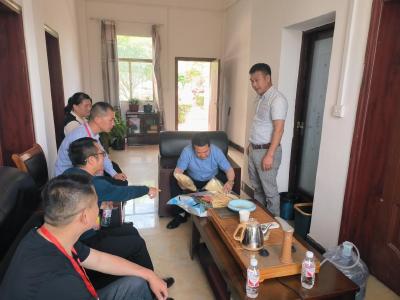 通城县大坪乡：人大代表助力企业发展 拓宽豆油皮厂销售渠道