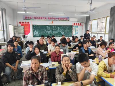 通城县塘湖中学：家校携手启新程 同心共育向未来